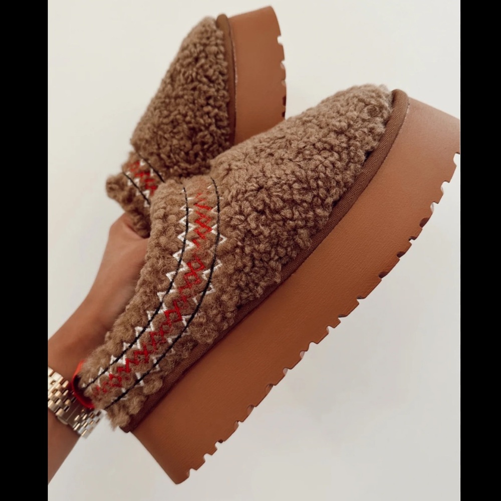 Chocolate Sherpa Platform Slippers **BRAND NEW STILL IN PACKAGING**